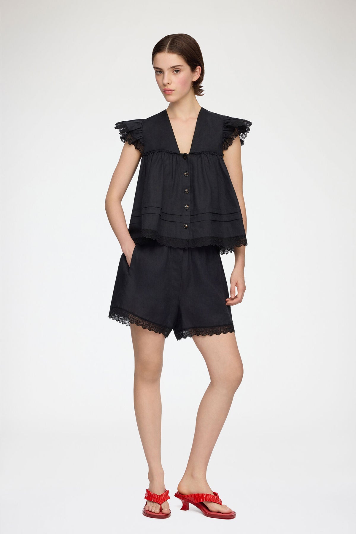 Shorts in Black Linen