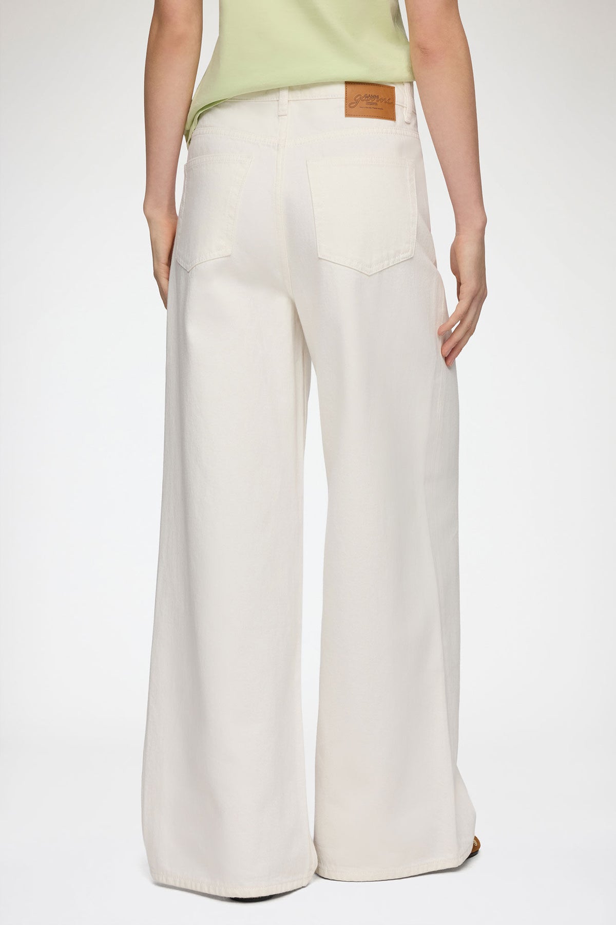 Lari Straight Jeans in White Denim