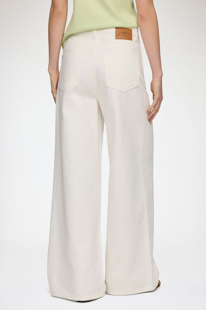 Lari Straight Jeans in White Denim