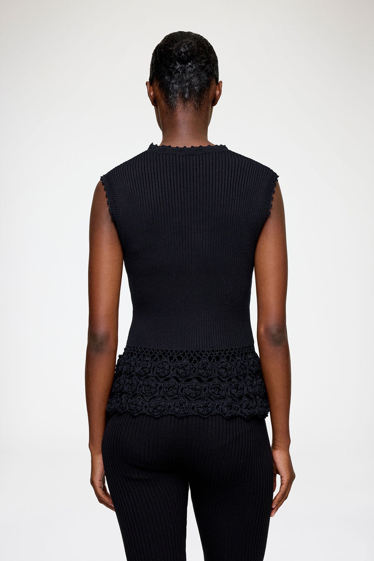 Vest in Cotton Crochet