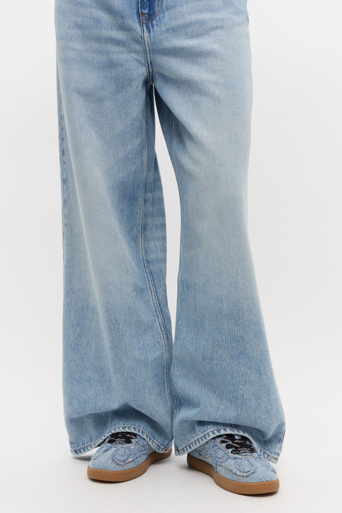 08 Denim Raw Edge Sneakers